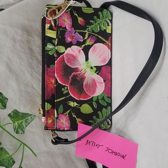 🎄NWT BETSEY JOHNSON PHONE HOLDER🎄 - Picture 8 of 11